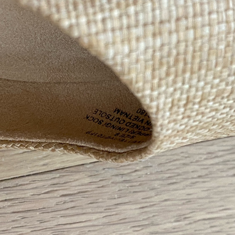 Anne Klein Ivette Brand New! Never worn tan woven with 2.25" flared kitten heel - Picture 5 of 10
